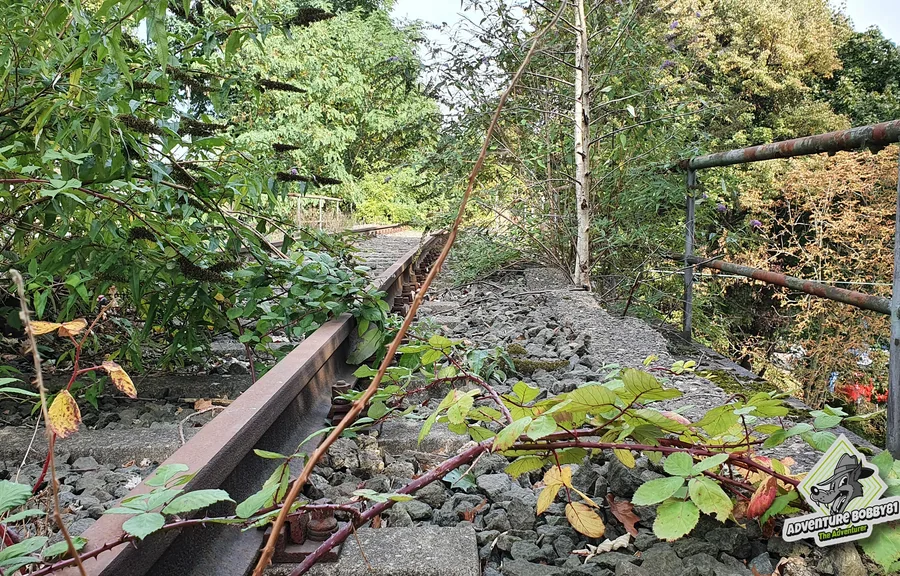 Verlassene Bahnsteig & Bahnstrecke!