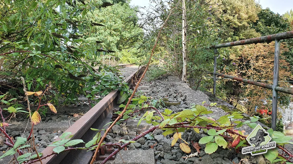 Verlassene Bahnsteig & Bahnstrecke!