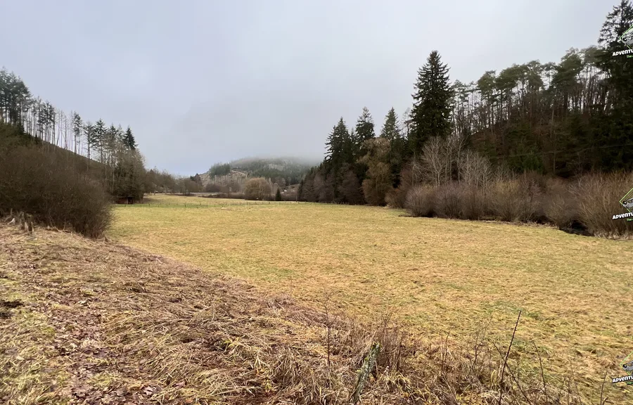 Wandern übers Radweg in Richtung Hesselbach-Mühle!