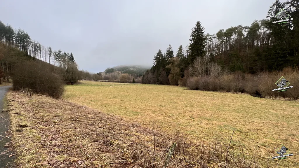 Wandern übers Radweg in Richtung Hesselbach-Mühle!